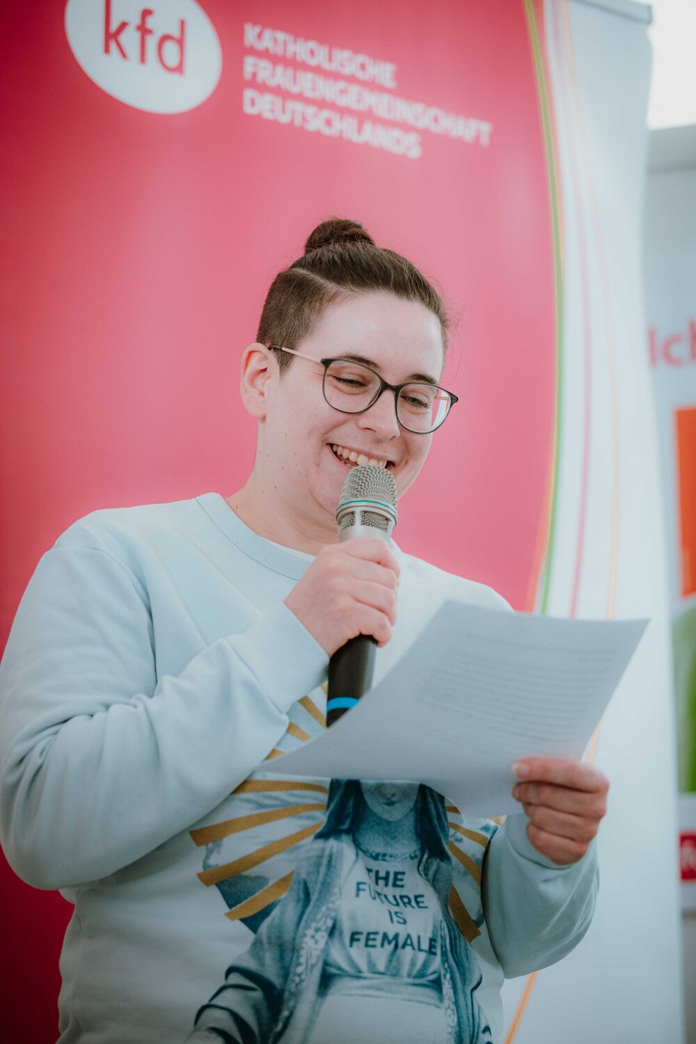Viola Kohlberger beim Preacher-Slam der kfd