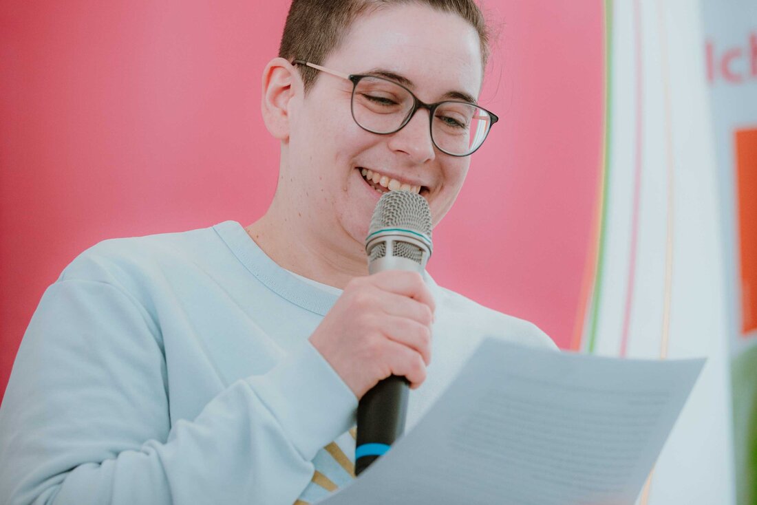 Viola Kohlberger beim Preacher-Slam der kfd
