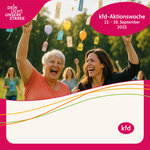 Zwei Frauen lachen.