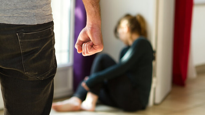 Fotolia_73154055_Urheber_sdecoret_domestic_violence-S.jpg